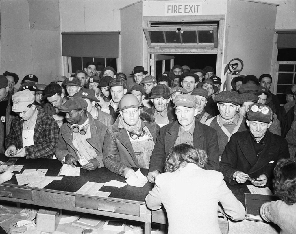 1280px-Hanford_workers
