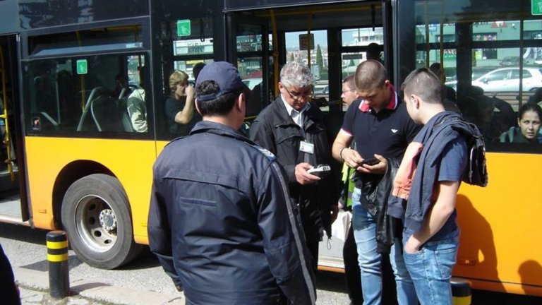 Надхитряването в градския транспорт тече с пълна сила