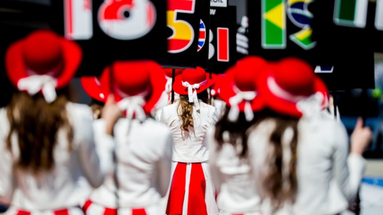 Защото нашите са най-красиви: Русия иска връщане на момичетата във Формула 1