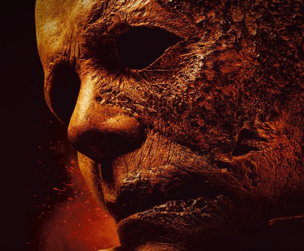 "Хелоуин убива" (Halloween Kills)
Къде: в кината
Кога: от 15 октомври
Що е то филмов октомври без хорър филм? При това говорим за нова част от поредицата за Майкъл Майърс, която успешно получи нов живот през 2018 г. Новият филм продължава предходния - Майърс е затворен в клетка в горящо мазе, а Лори (Джейми Лий Къртис), Карън и Алисън се отправят към болницата. И когато цялото градче се надига срещу жестокия убиец, жените от семейството се присъединяват към група, чиято цел е веднъж завинаги да сложи край на злото, което маскираният убиец Майърс представлява.