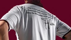 Възпоминателната фланелка на Кайзерслаутерн с две лица за 90-годишнината от рождението на Фриц Валтер обра точките през сезона 