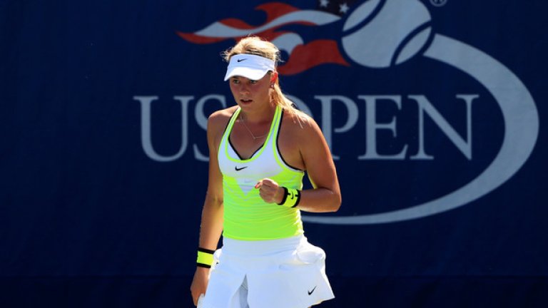 Приликите са поразителни - в стиснатото юмруче, също.