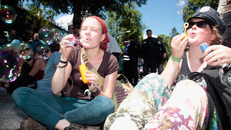 Наболелите проблеми с гръцкия дълг също са на масата за преговори