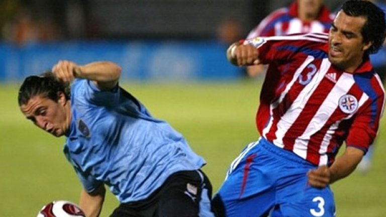 В последните два мача помежду си Парагвай и Уругвай си размениха по една победа в квалификациите за Мондиал 2010