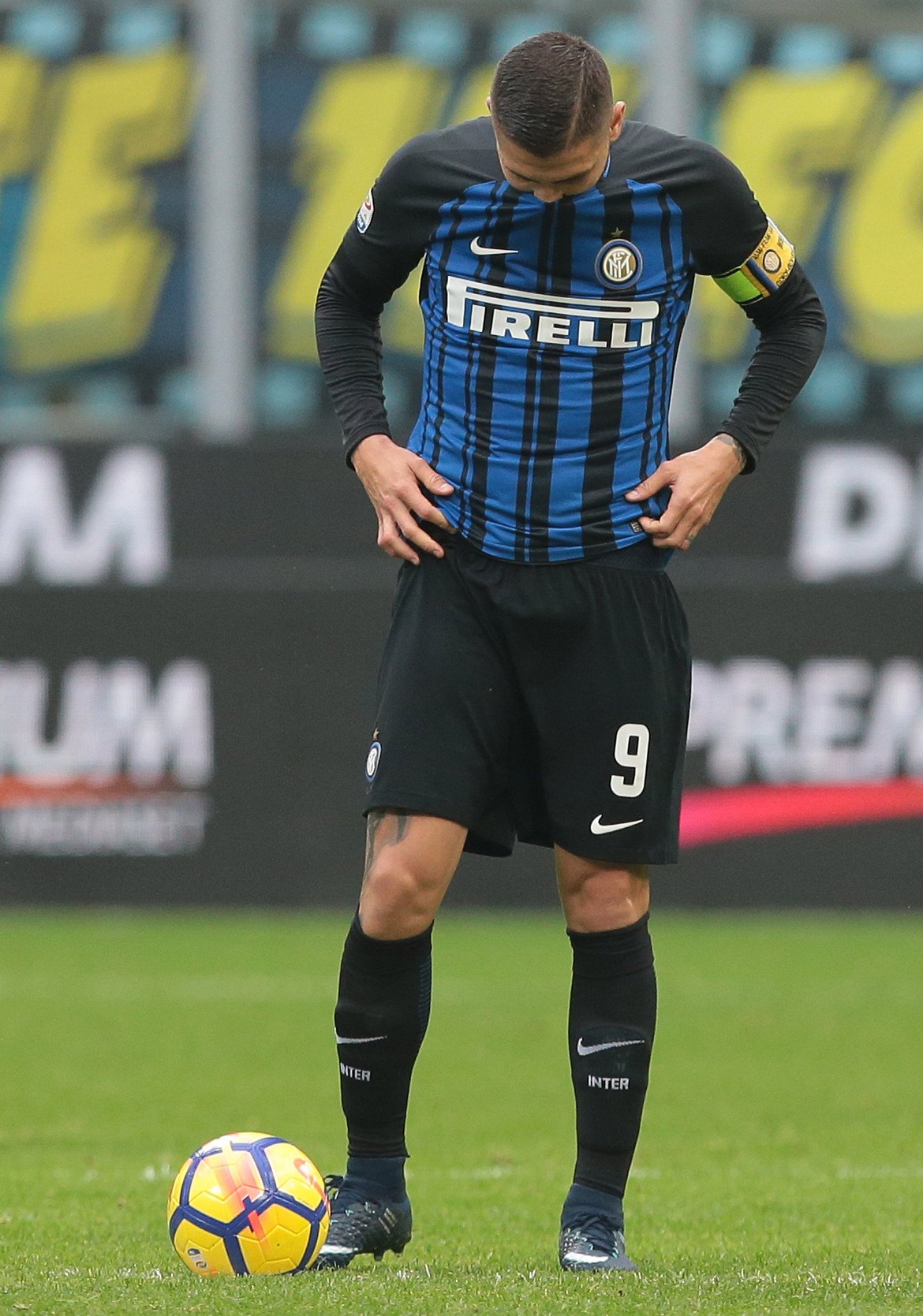 Мауро Икарди вкара в дербито срещу Ювентус, загубено от Интер с 2:3, но остава на пет гола зад Меси, като има 27