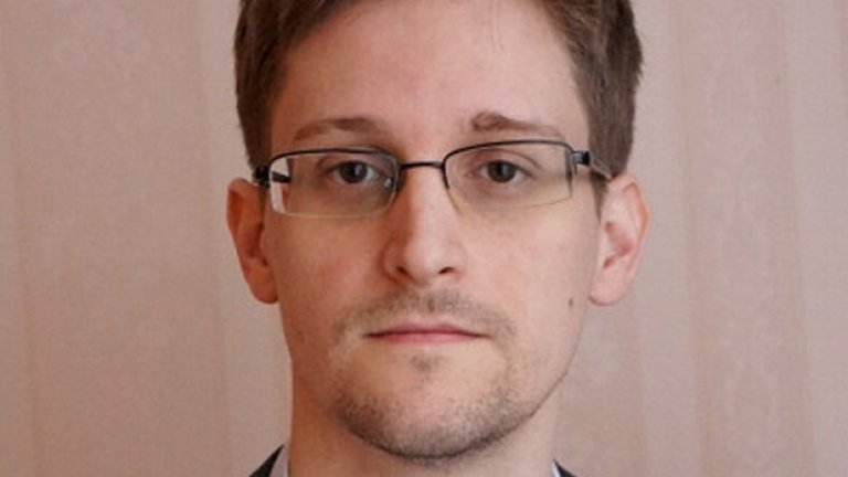 Сноудън понякога е разпознаван по улиците в Москва. В такива случаи той слага пръст върху устните и казва на минувачите: „Шшшт“