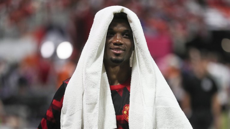 Играч на Юнайтед стана герой, шампионът на Африка продължава напред