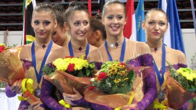 Момичетата от ансамбъла по художествена гимнастика отново записаха челни класирания