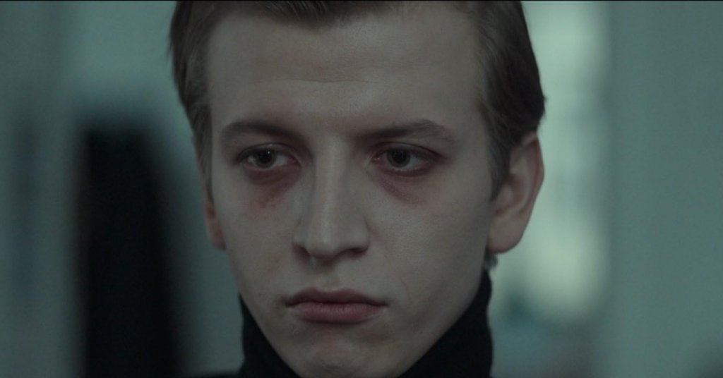 The Hater (2020 г.)
Филмът проследява историята на Томаш Гемза – амбициозен, но неетичен студент по право, който е изключен от университета за плагиатство. След изключването си той се присъединява към PR агенция, която се оказва фабрика за тролове, специализирана в разпространение на фалшиви новини и онлайн омраза. Томаш бързо се издига в йерархията, използвайки новопридобитите си умения, за да манипулира общественото мнение и да преследва лични цели.