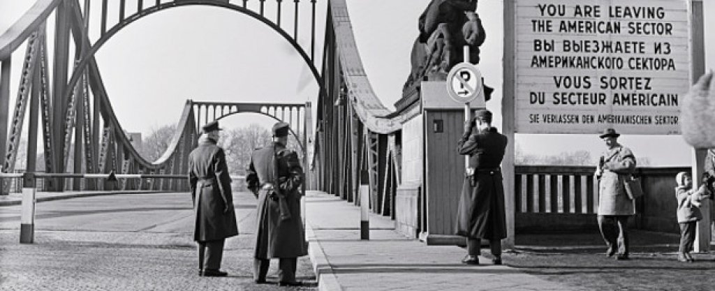 Впоследствие мостът над река Хавел получава наименованието "Мостът на шпионите", а цялата история на размяната на Абел и Пауърс беше разказана в "едноименния филм на Стивън Спилбърг". Актьорът "Марк Райлънс" получи Оскар за поддържаща роля за превъплъщението си в образа на съветския шпионин.
