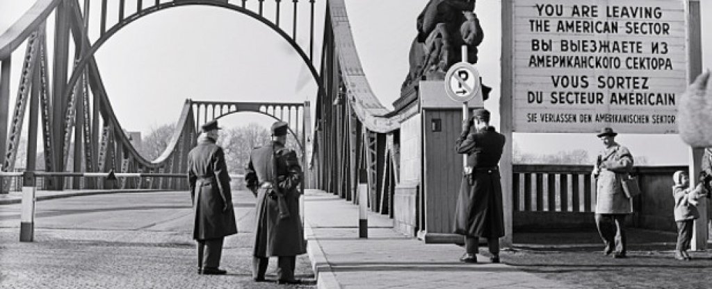 Впоследствие мостът над река Хавел получава наименованието "Мостът на шпионите", а цялата история на размяната на Абел и Пауърс беше разказана в "едноименния филм на Стивън Спилбърг". Актьорът "Марк Райлънс" получи Оскар за поддържаща роля за превъплъщението си в образа на съветския шпионин.