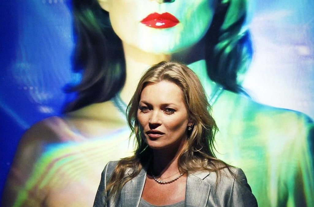 these-rare-and-gorgeous-photos-of-kate-moss-are-up-for-auction-in-london