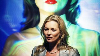 these-rare-and-gorgeous-photos-of-kate-moss-are-up-for-auction-in-london