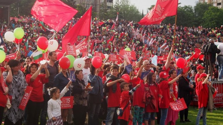 Криейтивът никога не е бил стихията на БСП. Но ако оставим настрана двусмисленото послание зад метафората на универмага за комерсиална идеология, кампанията "Стъклен дом - Бузлуджа" дори не е смешна. То е тъжно самопризнание за липса на собствен идеен потенциал.