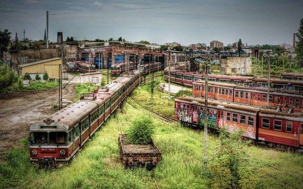 Изоставено влаково депо в Полша