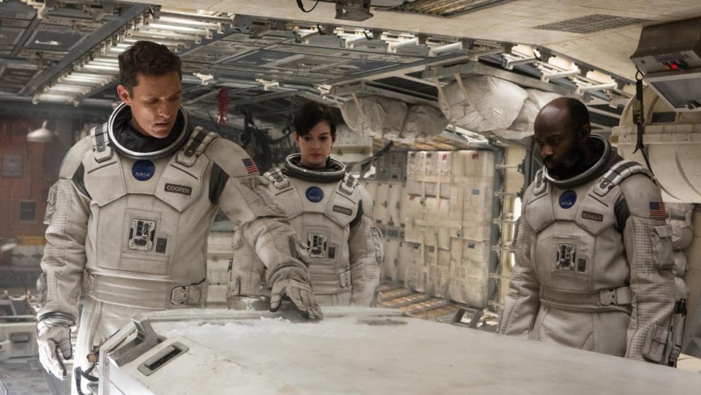 Interstellar, 2014 
Единодушно може би това е най-големият провал на Нолан (с тази забележка, че провалите на Нолан обикновено са върховете на повечето други режисьори). Матю Макконъхи играе пилот, който е пратен на космическа мисия. Целта е да намер