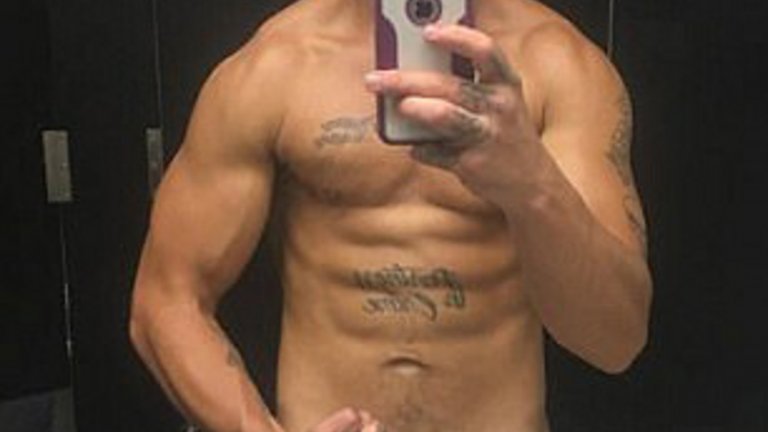 Мануел се радва на доста внимание от медиите, след като влезе в историята на американския бокс