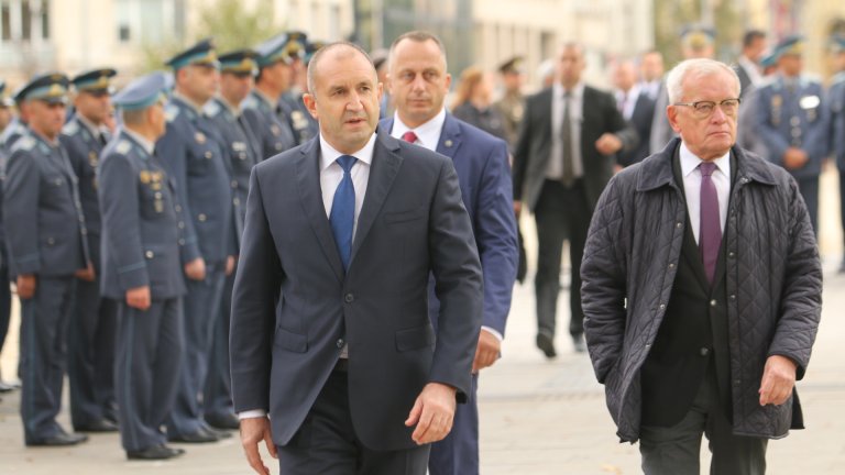 Според президента има опасност от това военната авиация да се използва като средство за лични политически интереси