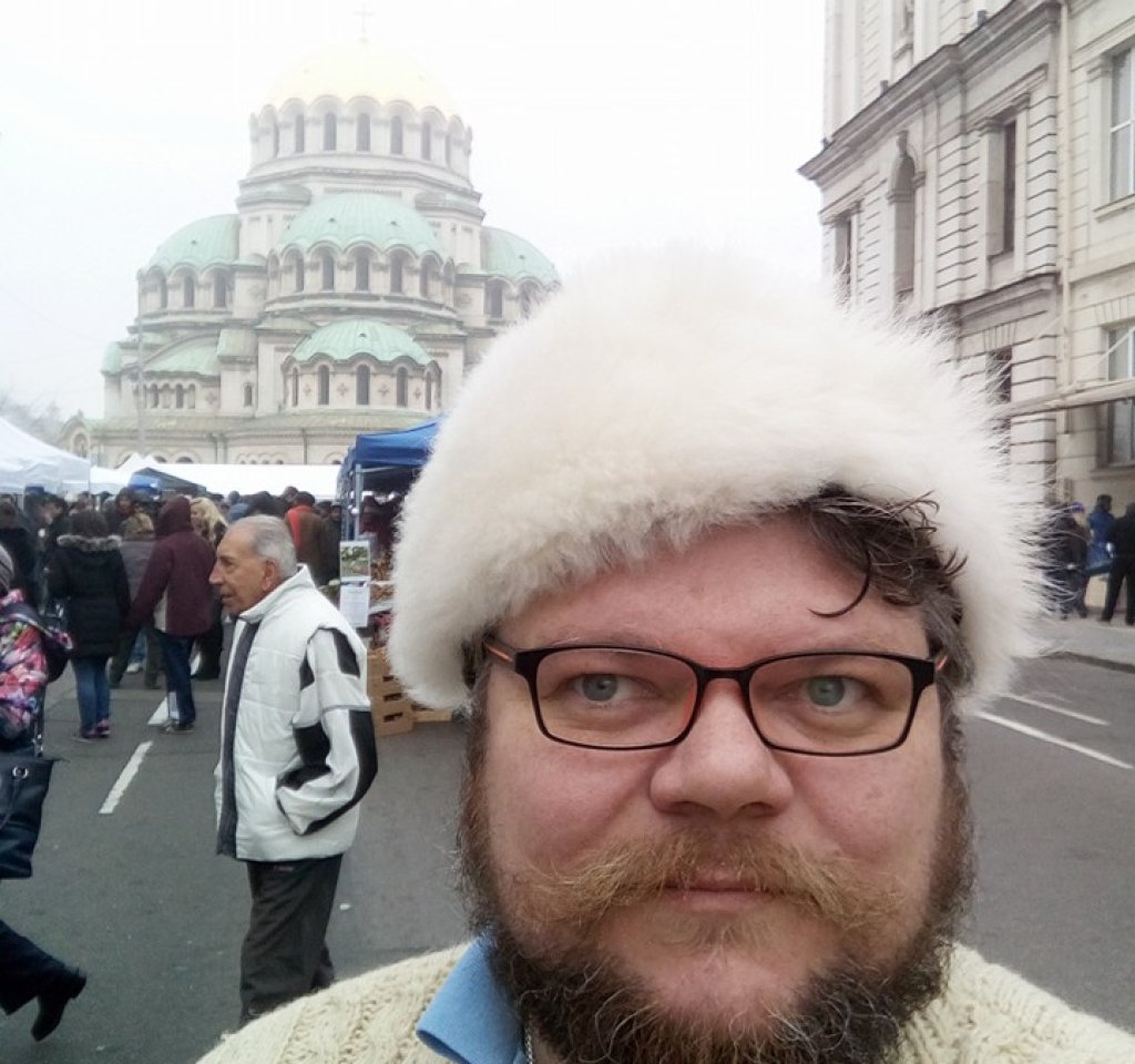 Събин носи духа на Троян и неговата автентичност в сърцето си, но животът му и работата му са в София