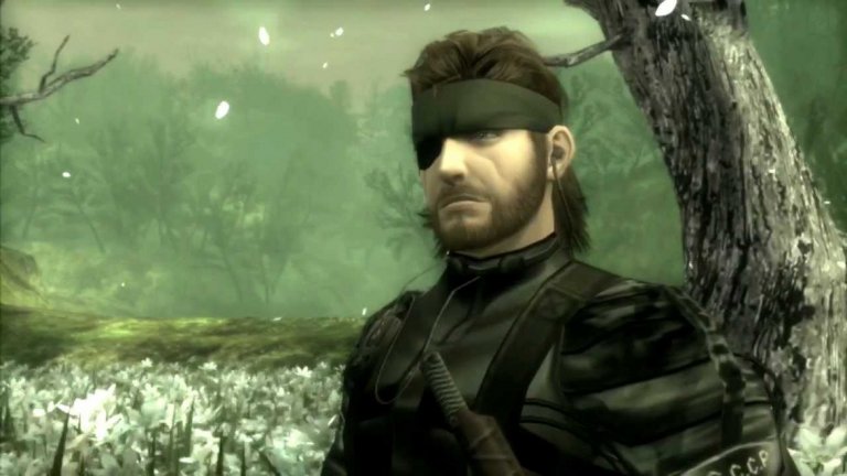 Metal Gear Solid 3: Snake Eater (2004)

Като цяло, наистина не е за вярване колко много неща е успял да промени Хидео Коджима в концепцията си при Metal Gear Solid 3: Snake Eater, без това да доведе до усещането за една съвсем различна игра. Нови са изцяло преработената система за използване на камуфлаж, както и отсъствието на прословутия радарен екран, преди това превърнал се в една от запазените марки на поредицата. Той е заменен от други сензори, които ви помагат с ориентирането, а за капак на всичко вече трябва да се грижите дори за стомаха на вашия герой, ако не искате гладът да се отрази на скоростта му на придвижване, на ръкопашните му умения и най-вече на мерника му.

Metal Gear Solid 3: Snake Eater е не просто перлата в короната на поредицата, но и игра, която никой сериозен почитател на тактическия екшън не би могъл да си позволи да подмине. Само не искайте да преразкажем историята (дори нейния увод) в рамките на този материал. Всеки, изиграл поне една MGS игра, отлично знае, че за това ще са необходими поне десетина страници.
