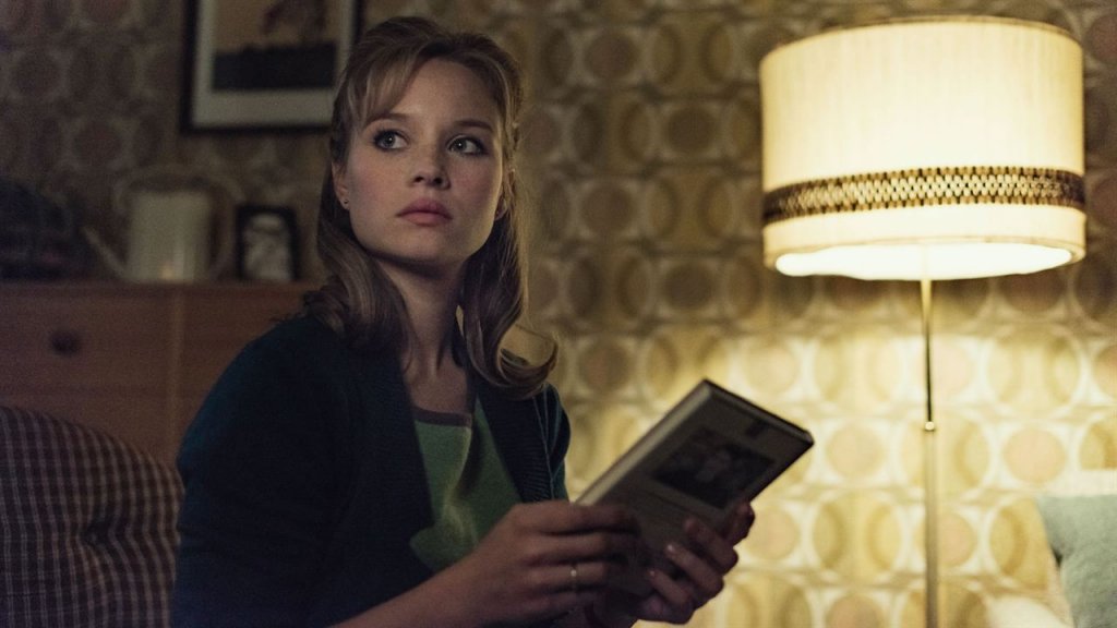 Соня Герхард 
С ролята си в сериала Deutchland 83 русокосата Соня Герхард определено успя да грабне вниманието на зрителите. Родена през 1989 г. актрисата има зад гърба си вече над 40 роли в различни германски филми и сериали.