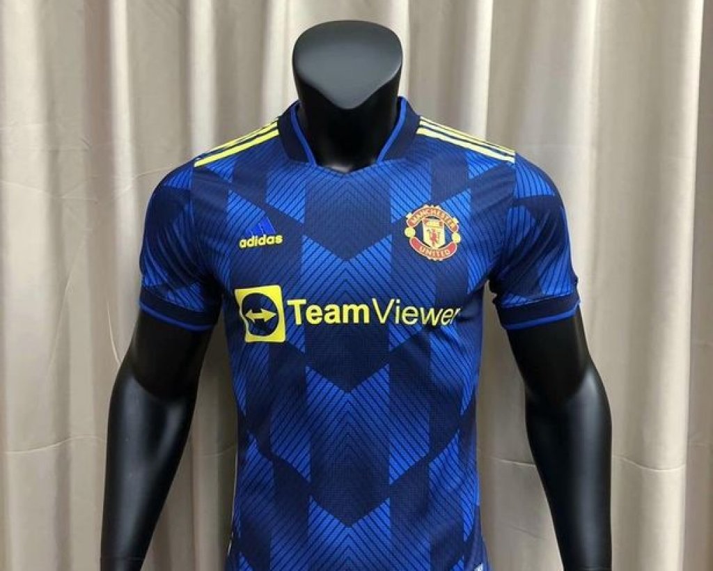 Феновете на Юнайтед са раздвоени за новите екипи с "Team Viewer"