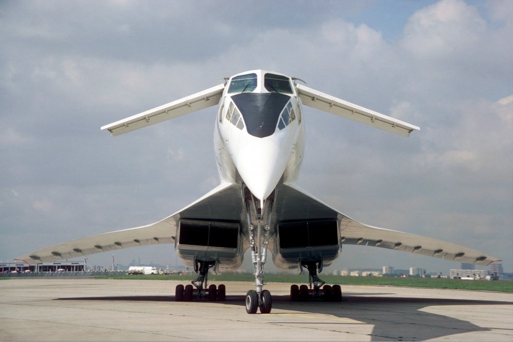 Aeroflot_Tupolev_Tu-144_1977_Volpati-1