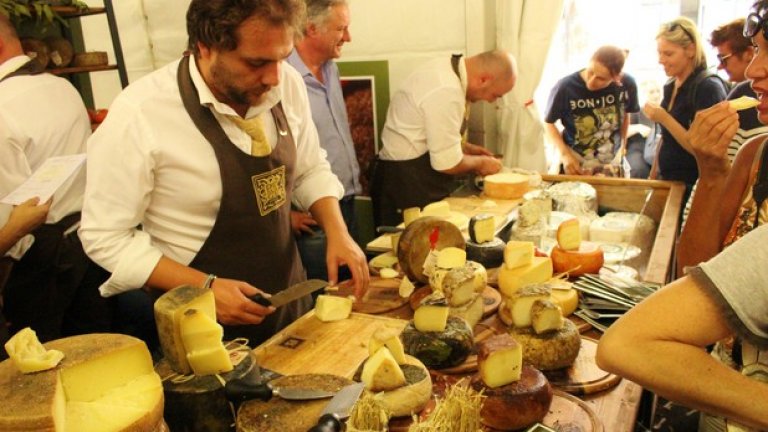 Фестивалът Cheese, който се провежда в град Бра, Северна Италия, регион Пиемонт събира производителите на сирене от цялата страна. Събититето ще се проведе между 18 и 21 септември, 2015-та година