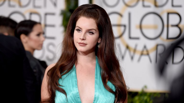 Лана Дел Рей
Певицата всъщност се казва Елизабет Грант и е дъщеря на Робърт Ингланд Грант, основател на WebMediaProperies. Създадената през 1996 г. глобална мрежа за домейни има над 8000 сайта в редица области – от пътувания, през технологии до спорт. Смята се, че Робърт е милионер.
Самата Лана обаче твърди, че успехът на баща ѝ идва късно и тя далеч не е отгледана в охолство.