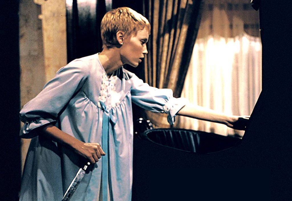 Мия Фароу в „Бебето на Розмари“ (Rosemary\'s Baby, 1968)
Част от „Трилогията на апартамента“ на Роман Полански, вторият филм „Бебето на Розмари“  и до днес се смята за класика в хорър жанра. В ролята на Розмари Уудхаус е тогава 23