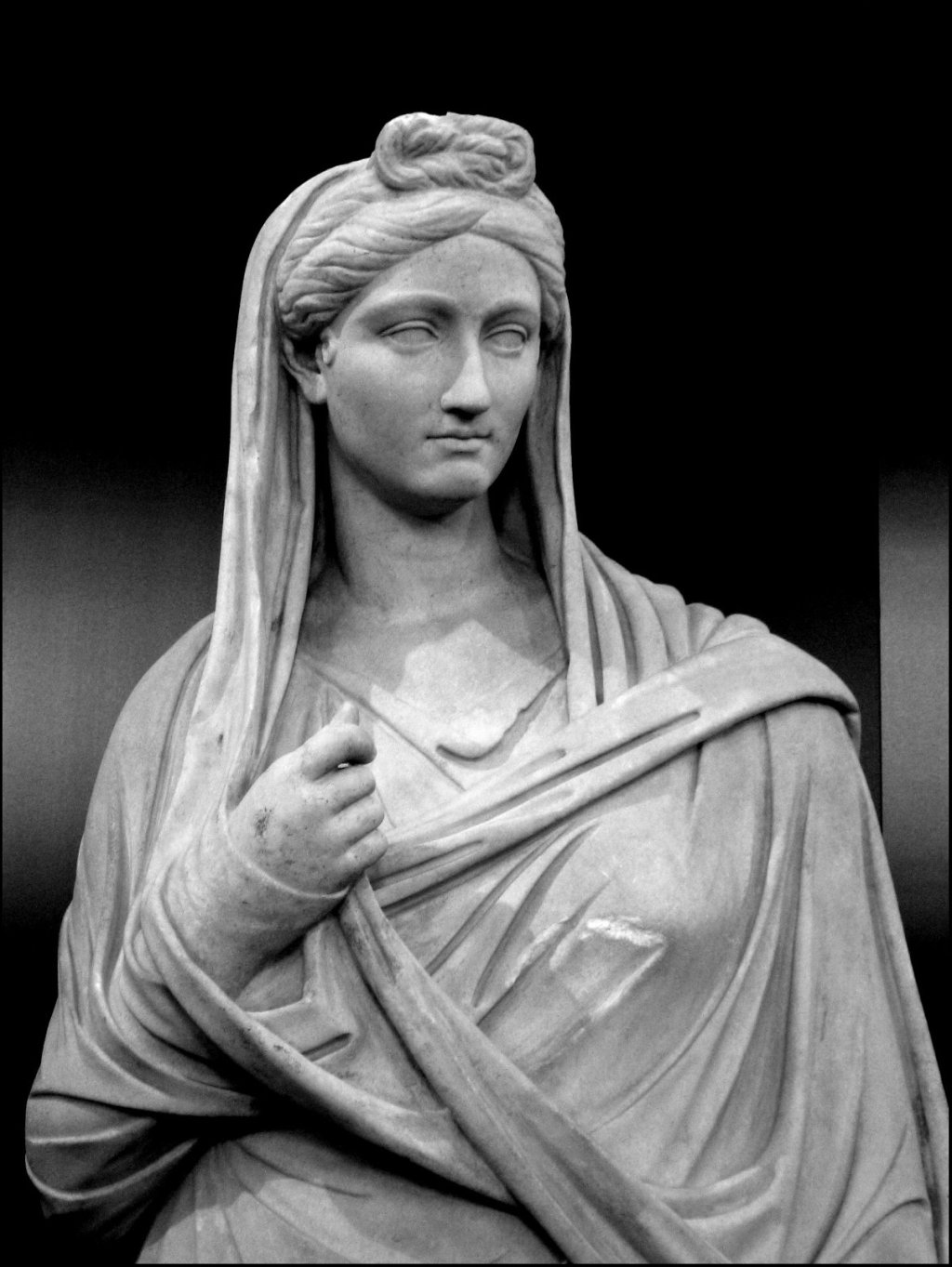 Vibia_Sabina_(Villa_Adriana)_01