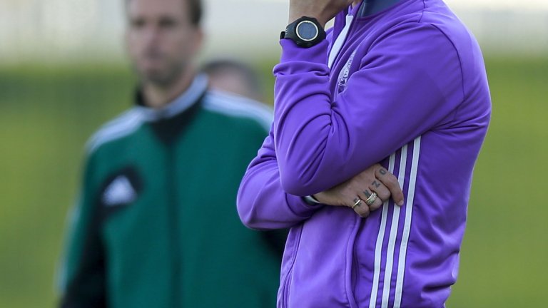 Гути
Най-сигурният вариант, поне на първо време, е да бъде привикан треньорът на юношите на Реал до 19 г. Помним Гути като прекрасен и недооценен бивш играч на Кралския клуб, а още щом прекрати кариерата си, той призна, че мечтае да бъде треньор на юношите. Реално треньорският му път дотук е много подобен на този на Зидан и би било логично да бъде изпробван на най-отговорната позиция. Гути е почитан от играчи и фенове и ще се очаква да налага смело младите в отбора.