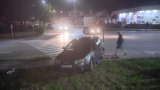 Кола с нелегални мигранти се удари в жилищен блок в Елхово