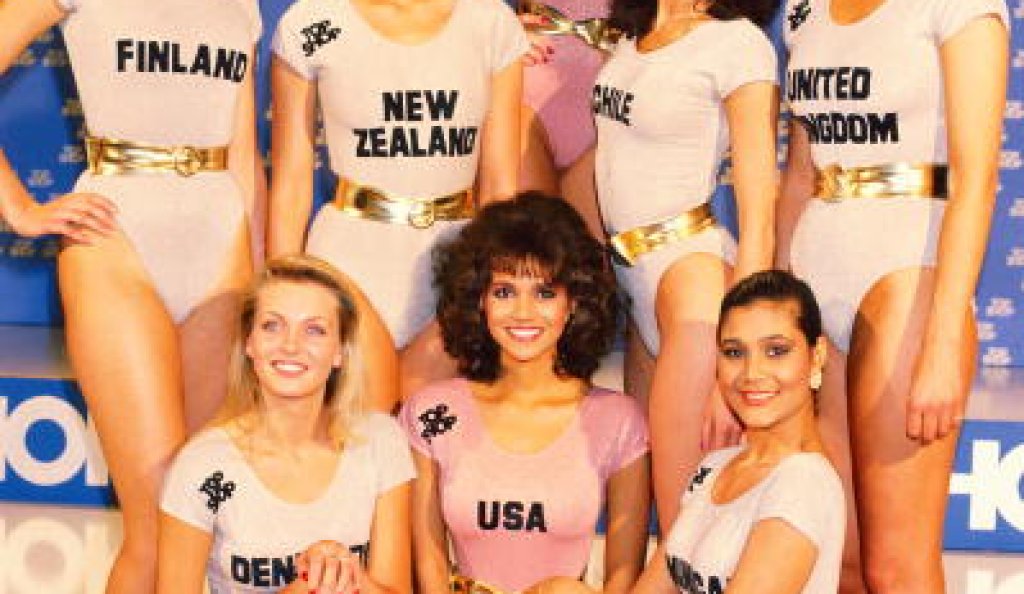 3. Подгласничка е в конкурса Мис САЩ 1985, превръщайки се в първата афроамериканка на конкурса Мис Свят. 