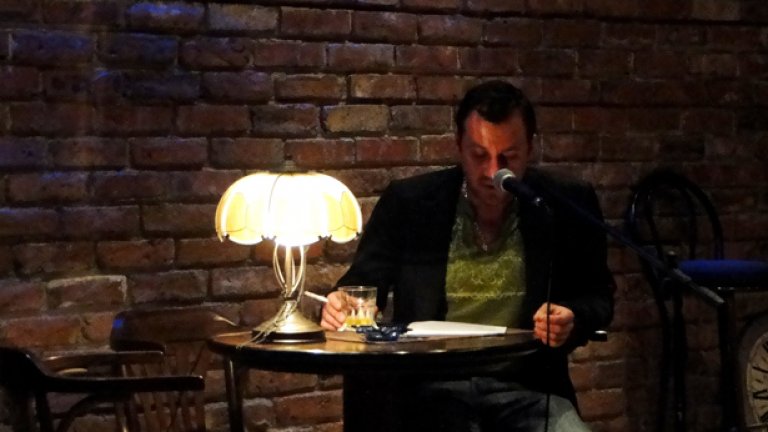 Десет са селектираните творби, представени или от авторите им, или от симпатични публични  личнности с респект към словото.