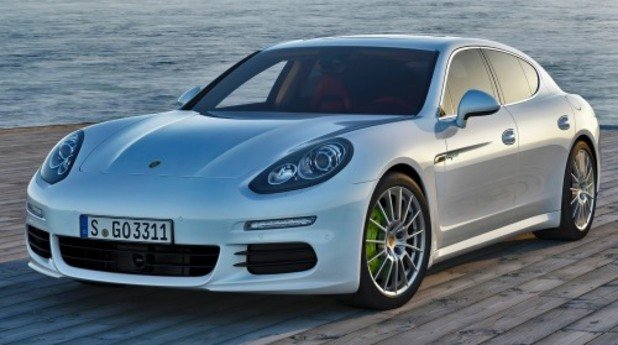Porsche Panamera S E-Hybrid
Тук динамиката е още по-добра – 5,2 секунди за теста от 0 до 100 км/ч. Мощността е същата като при Cayenne S E-Hybrid – 416 конски сили, а максималната скорост е впечатляваща – 269 км/ч. Най-изгодно е да си купите този автомобил в Щатите – там дилърите на Porsche го предлагат за по-малко от 100 000 долара.