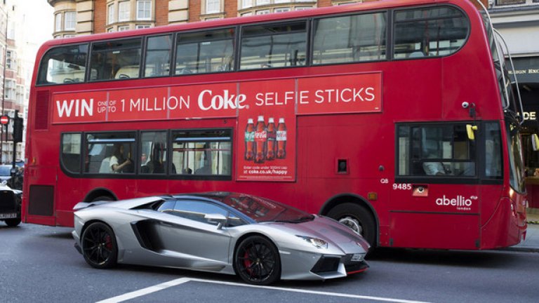 Lamborghini-то е с около 30 000 лири по-евтино от двуетажния автобус Alexander Dennis Enviro 400H