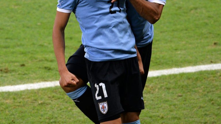 6 Единсон Кавани (Уругвай) Кавани спечели втора поредна титла в Лига 1 с ПСЖ, като отбеляза 31 гола във всички състезания. Това е футболистът, от когото се очаква да замести наказания Луис Суарес.