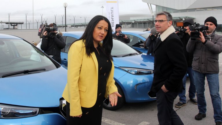 15 е-коли ще возят делегатите за ЕС-председателството