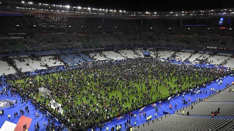 Кадър от стадион "Стад дьо Франс" в Париж, който преживя ужаса на терора по време на приятелския двубой Франция - Германия.