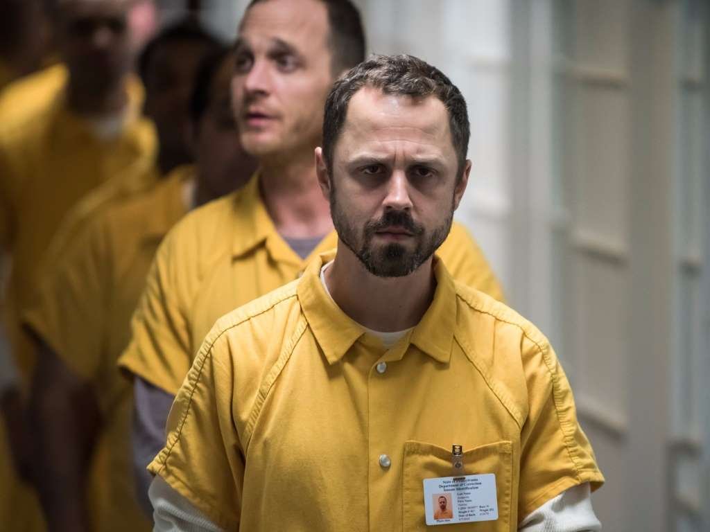 4. “Sneaky Pete” 

Мариус излиза на свобода, но за да се отърве от миналото си, открадва идентичността на своя съкилийник Пит. 