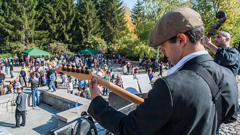 През очите на необременените