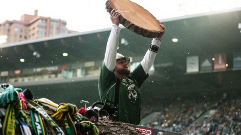 40. "Провидънс парк", Портланд, САЩ
Луда футболна публика в Щатите? Да, има такова нещо! Агитката на Портланд прави чудеса в 21-хилядния си дом, хореографии, пиротехника, скандирания... А в традицията вече влиза и рязане на дънер зад една от вратите, като слайсовете отиват за поредния голмайстор от домакините.