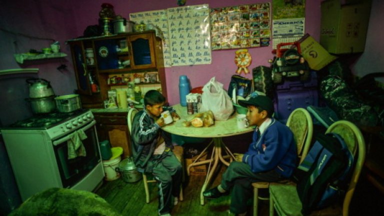 Ла Оройа, Перу
Този град с 35 000 жители в перуанските Анди е сред най-замърсените в света. Олово, мед, цинк, серен диоксид са сред замърсителите. Средното ниво на олово в кръвта на жителите е три пъти над нормата