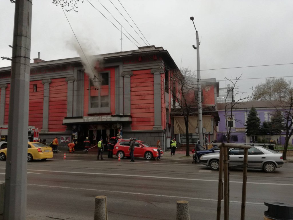 Гори покривът на Син Сити