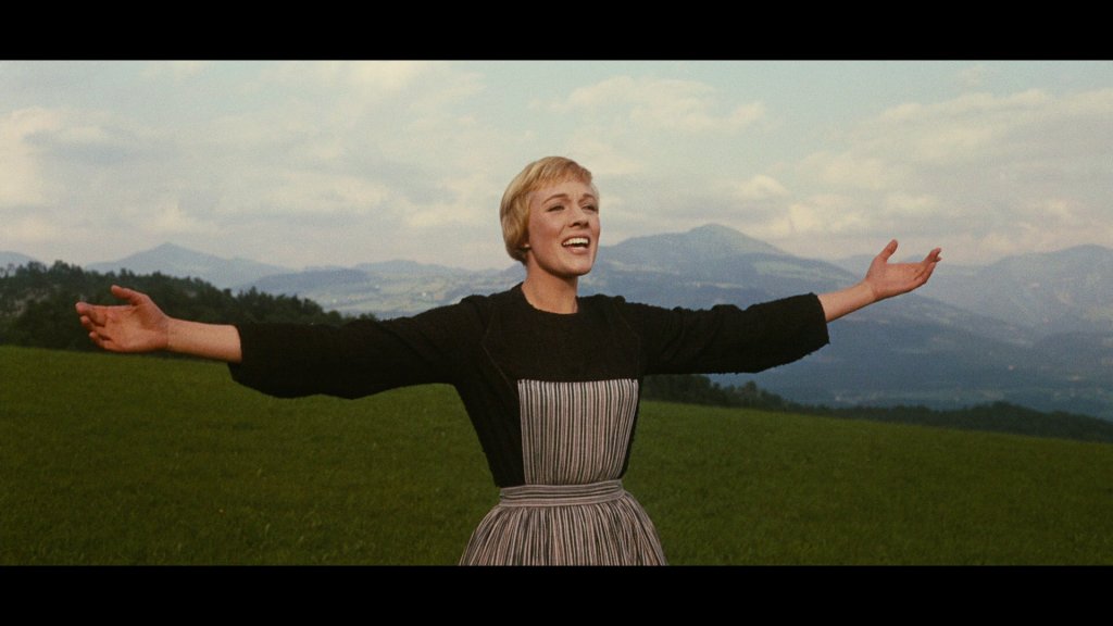 Джули Андрюс в \"Звукът на музиката\" (1965) 
След успеха на \"Мери Попинс\" Джули се колебае дали да приеме още една роля на бавачка в мюзикъл. 