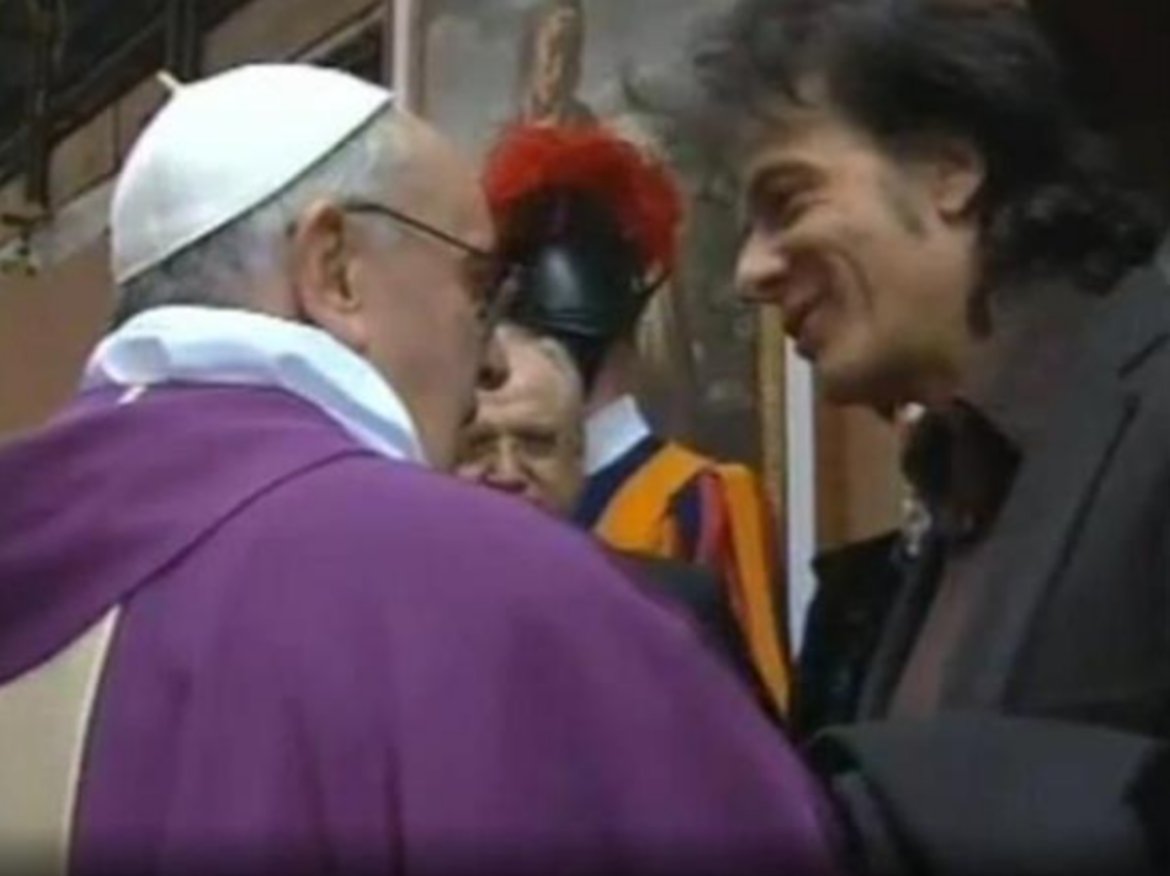 Папа Франциск и братът на Емануела Пиетро Орланди. Светият Отец му казва "сестра ти е на небето".