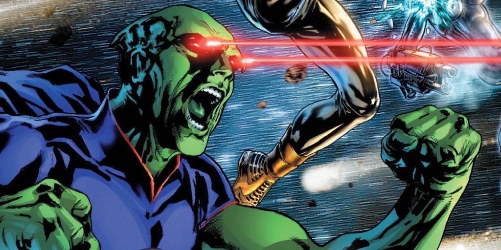 Martian Manhunter 
Последният син на Марс е любим герой на DC не само заради многото си сили - телепатия, левитация, супер сила и т.н. Той се крие на планетата Земя от десетилетия, така че нищо чудно двамата с Жената Чудо да се срещнат. 