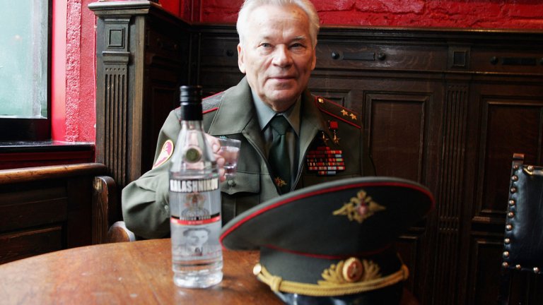 Според официалната история именно Калашников е създателят на автомата АК-47. Дали обаче наистина е така?