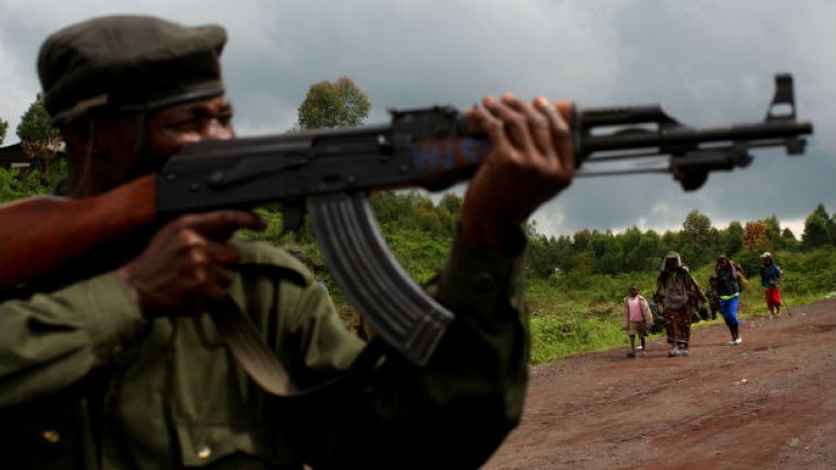Западните държави дават около милиард долара на Руанда всяка година. Тя, на свой ред, въоръжава с тях бунтовници в съседната Демократична република Конго. Крайният резултат са хиляди жертви и милион бежанци.